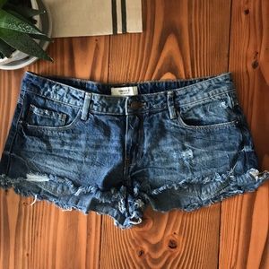 NWOT Forever 21 distressed frayed jean shorts